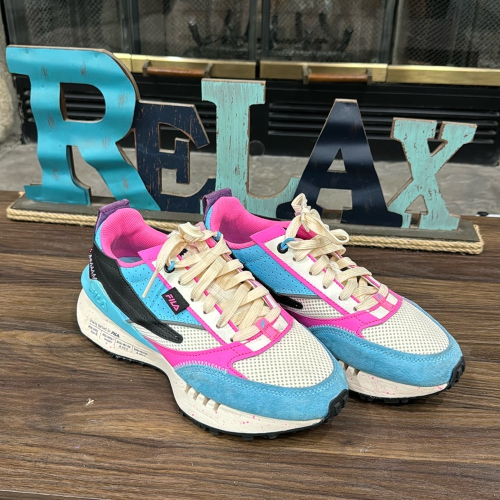 (NWOT) FILA Renno N Generation Sneakers